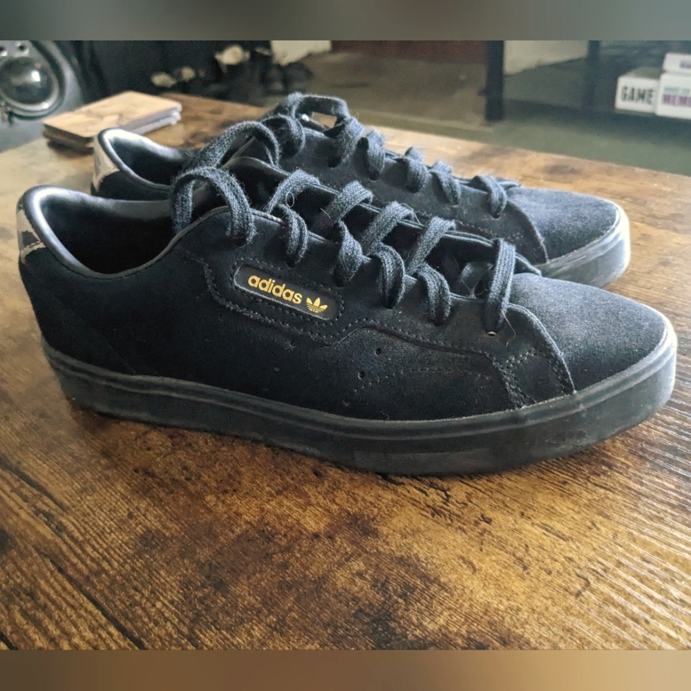 Adidas size 6.5 suede shoes
